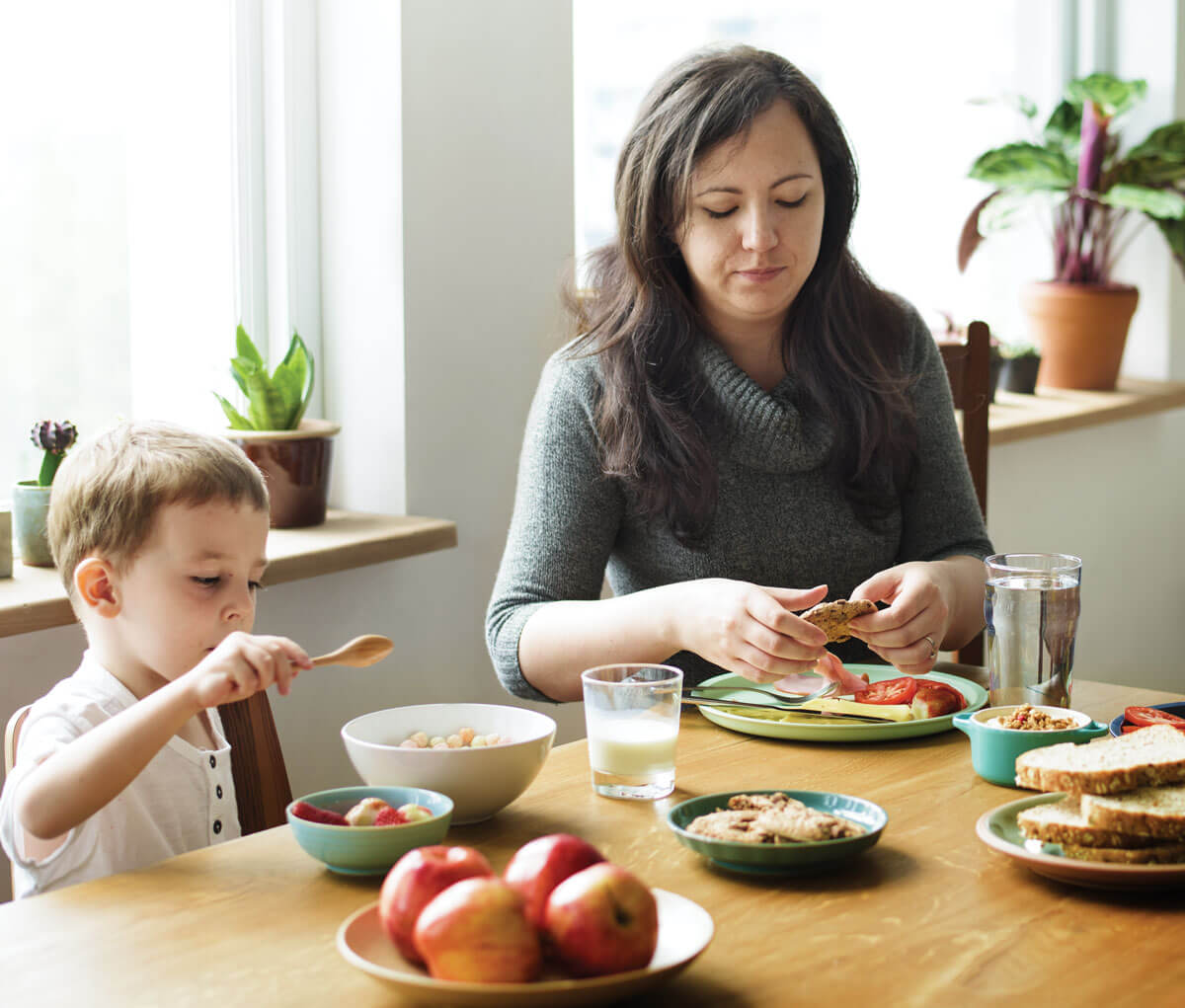 Mom-son-eating