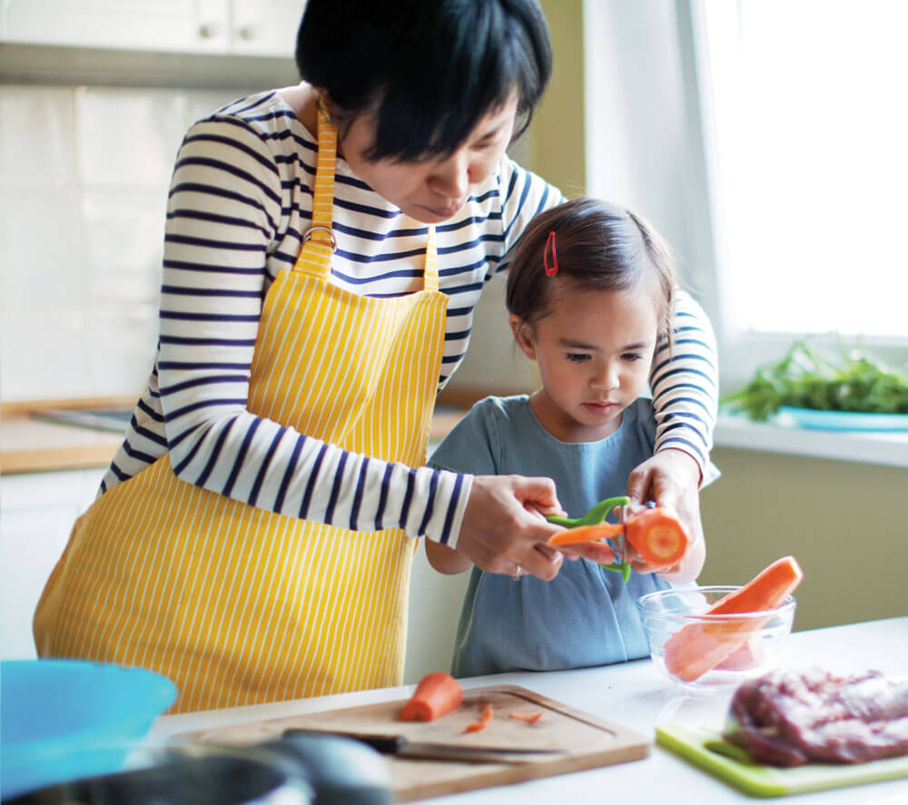 Girl-helping-mom